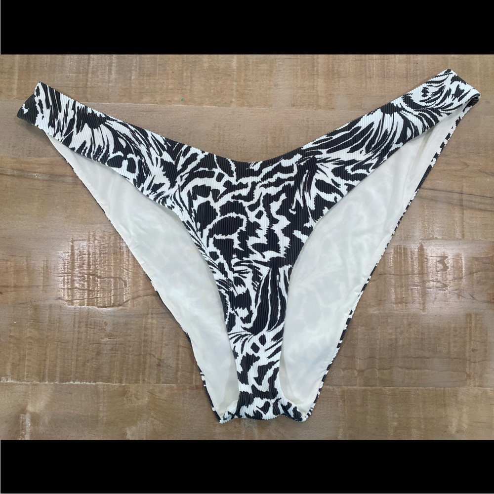 Aerie cheekier bikini bottom seersucker ribbed black white tropical animal print
